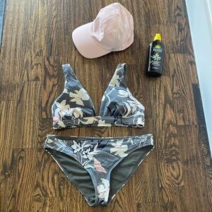 Athleta like new swimsuit set- size small